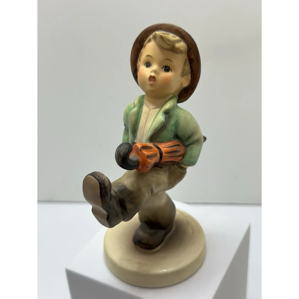 Goebel Hummel Happy Traveler Figurine 109/0 W Germany Vintage 5